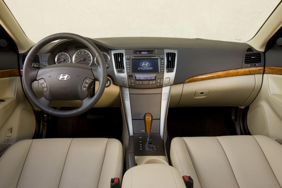  Hyundai Sonata 2009 года  (фото 15 из 40)